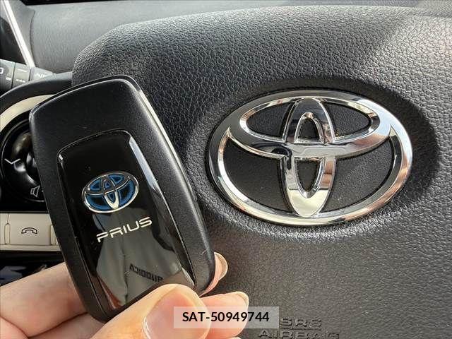 Toyota PRIUS 2017-01 8414432-6