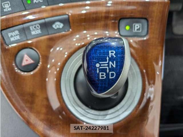 Toyota PRIUS 2011-10 8414459-16