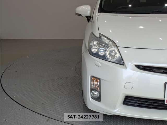 Toyota PRIUS 2011-10 8414459-23