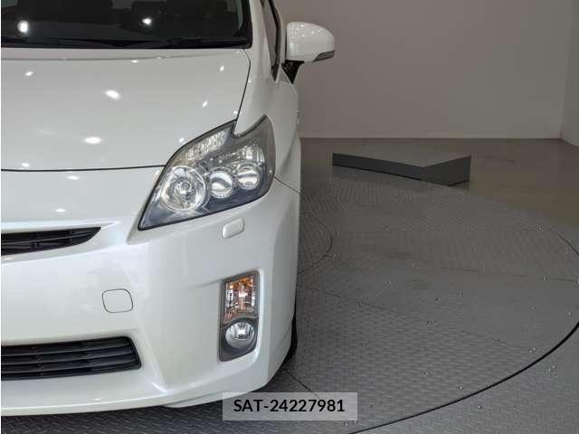 Toyota PRIUS 2011-10 8414459-24