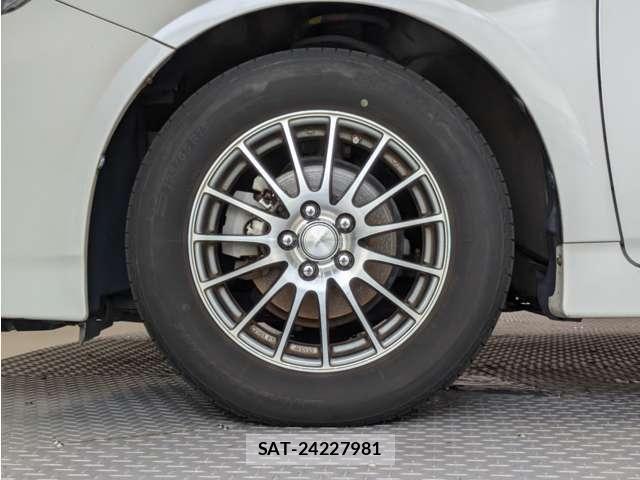Toyota PRIUS 2011-10 8414459-26