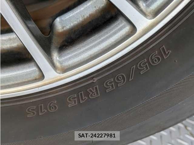 Toyota PRIUS 2011-10 8414459-27