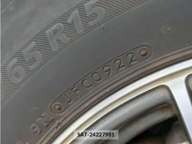 Toyota PRIUS 2011-10 8414459-28