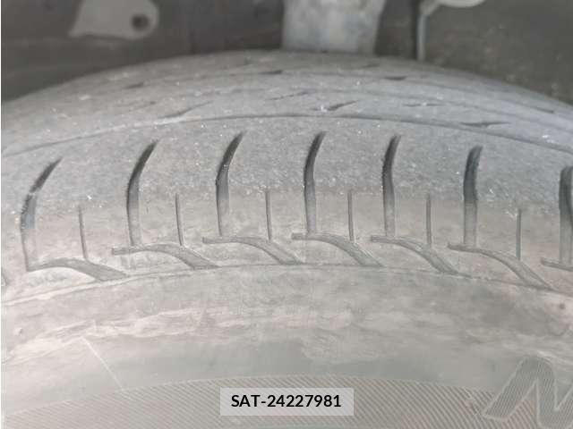 Toyota PRIUS 2011-10 8414459-29