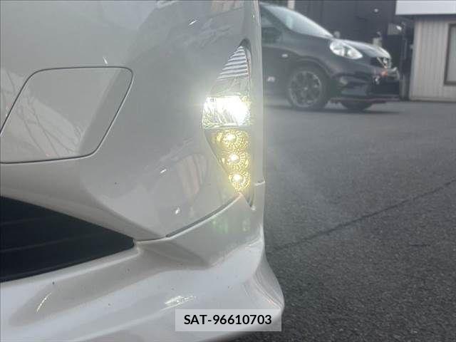 Toyota PRIUS 2017-09 8414420-12
