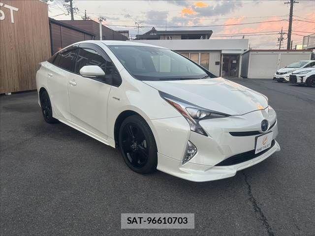 Toyota PRIUS 2017-09 8414420-15