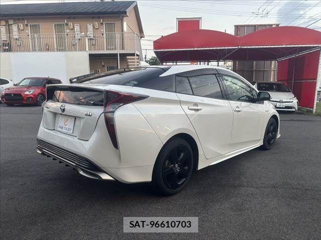 Toyota PRIUS 2017-09 8414420-17