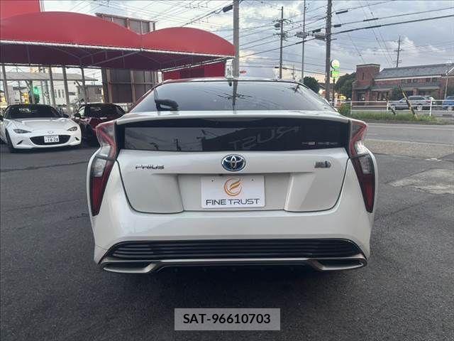 Toyota PRIUS 2017-09 8414420-18
