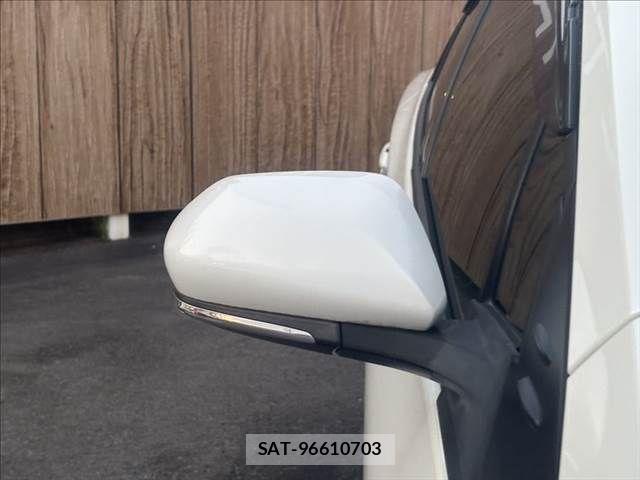Toyota PRIUS 2017-09 8414420-26
