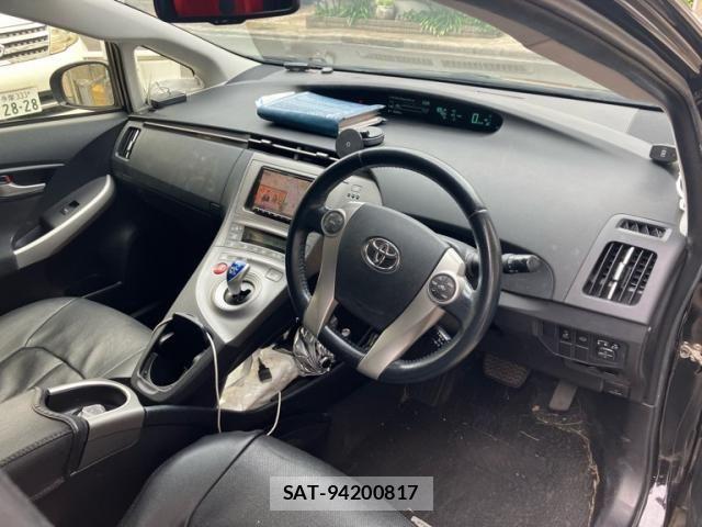 Toyota PRIUS 2013-04 8414466-15