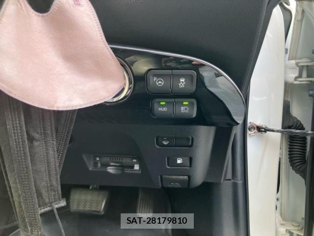 Toyota PRIUS 2017-04 8414421-11
