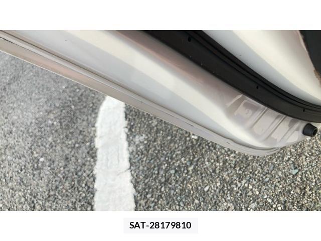 Toyota PRIUS 2017-04 8414421-17