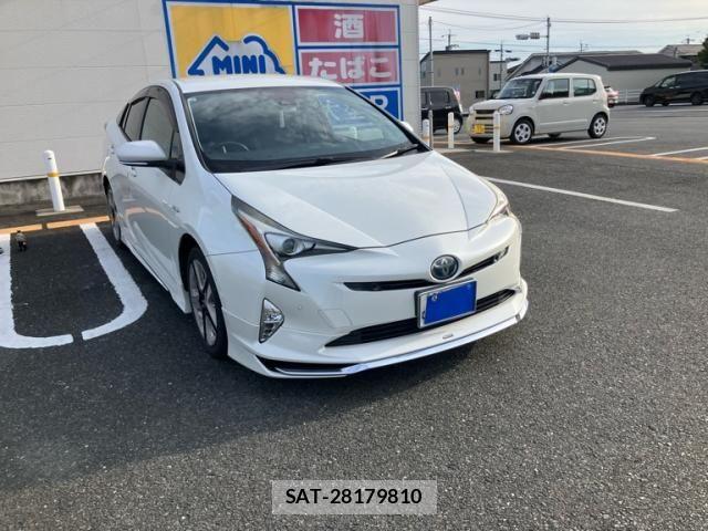 Toyota PRIUS 2017-04 8414421-1