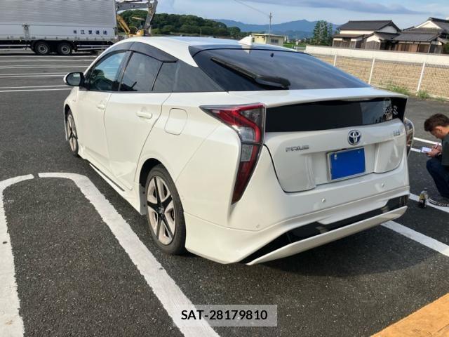 Toyota PRIUS 2017-04 8414421-2