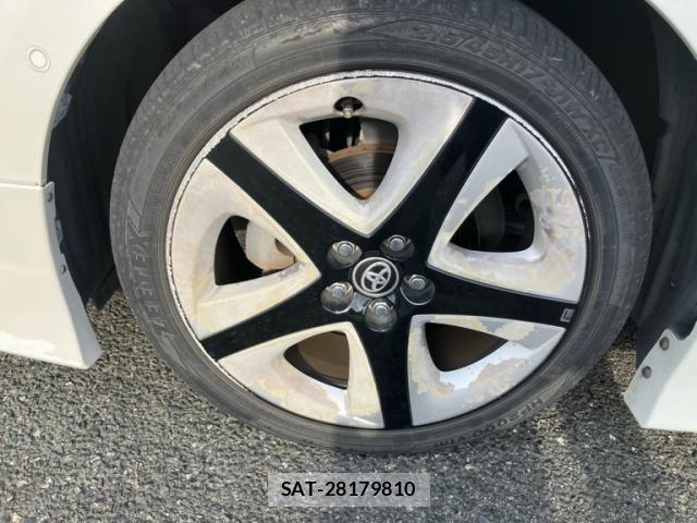 Toyota PRIUS 2017-04 8414421-4