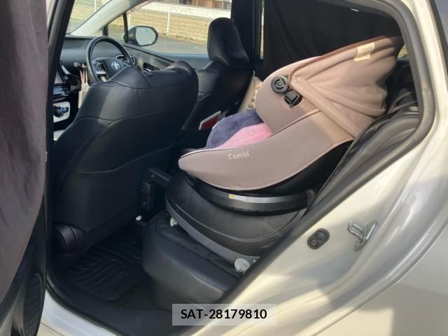 Toyota PRIUS 2017-04 8414421-8
