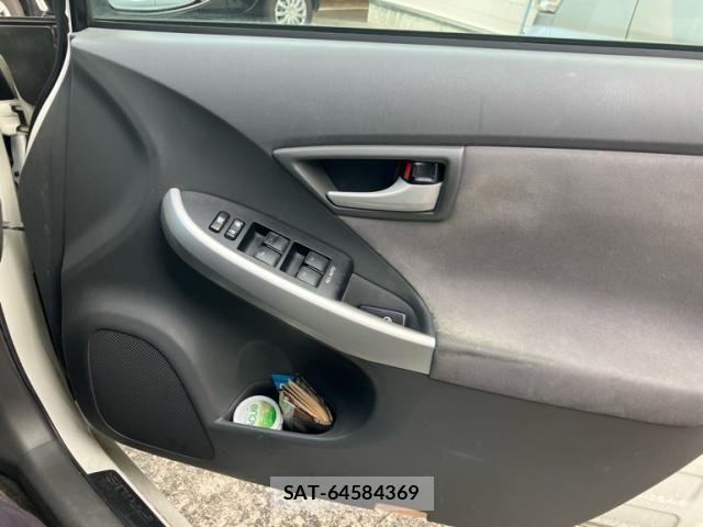 Toyota PRIUS 2011-08 8414506-12