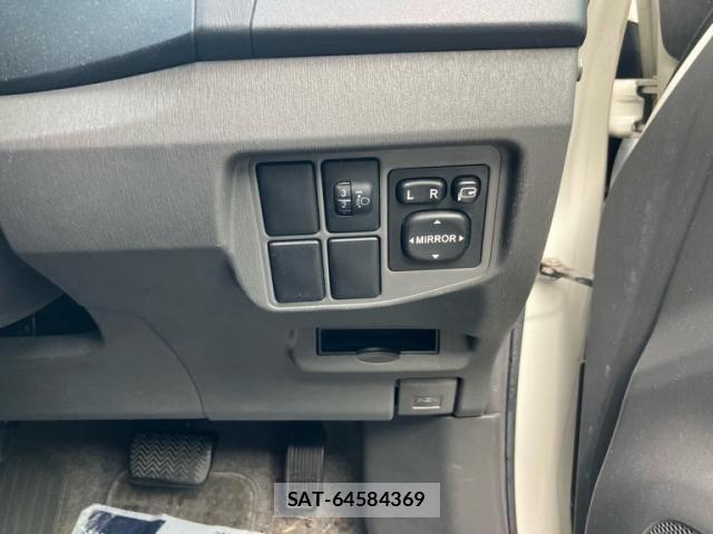 Toyota PRIUS 2011-08 8414506-13
