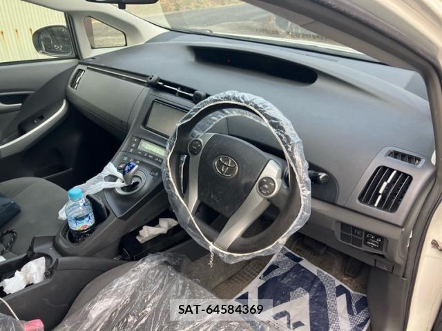 Toyota PRIUS 2011-08 8414506-8