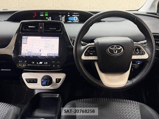 Toyota PRIUS 2017-09 8414426-1