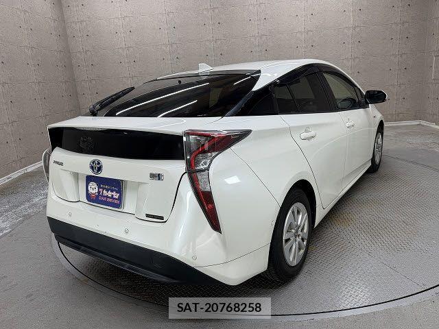 Toyota PRIUS 2017-09 8414426-2