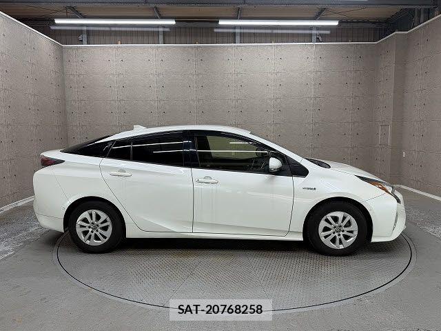 Toyota PRIUS 2017-09 8414426-5