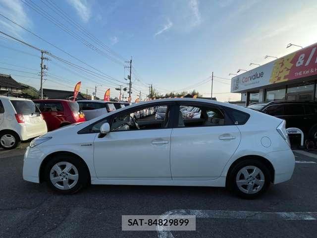 Toyota PRIUS 2010-05 8438741-11