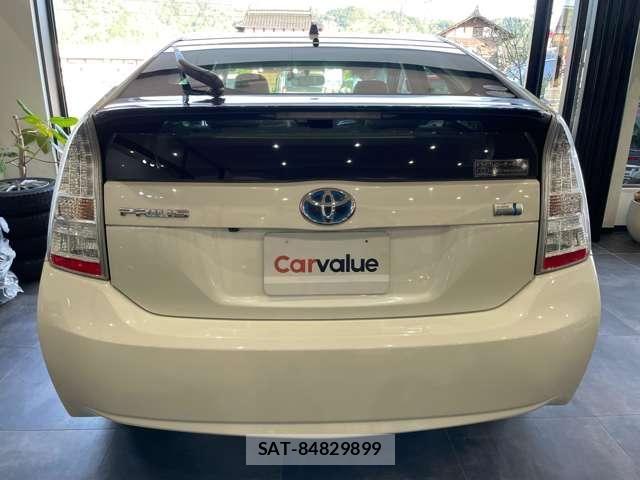 Toyota PRIUS 2010-05 8438741-12