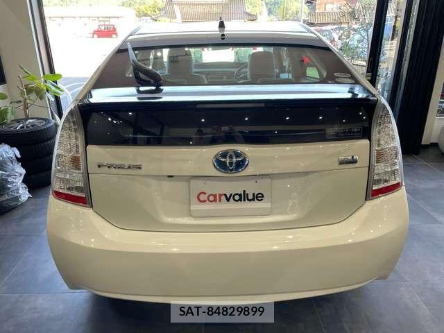 Toyota PRIUS 2010-05 8438741-13