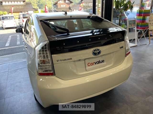 Toyota PRIUS 2010-05 8438741-14