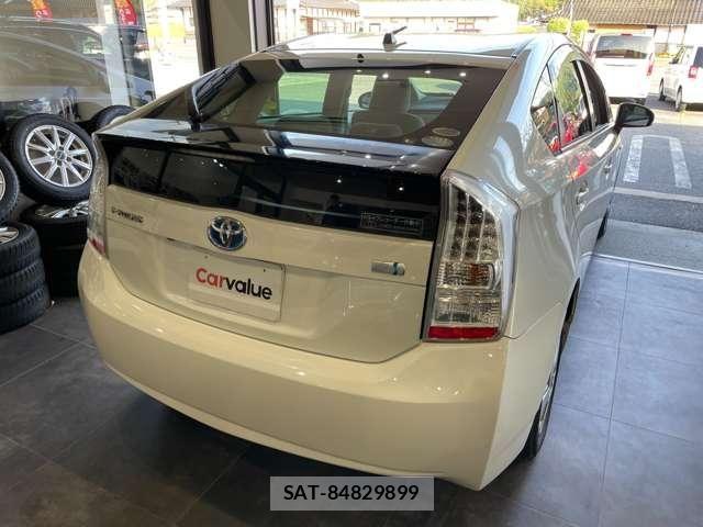 Toyota PRIUS 2010-05 8438741-15