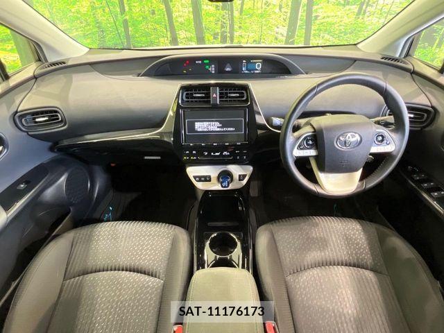 Toyota PRIUS 2018-02 8438733-1