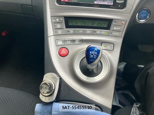 Toyota PRIUS 2012-01 8438740-15