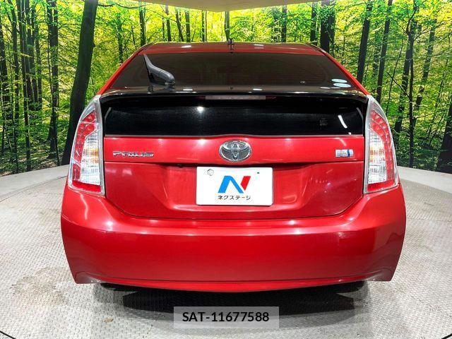 Toyota PRIUS 2014-03 8438736-14