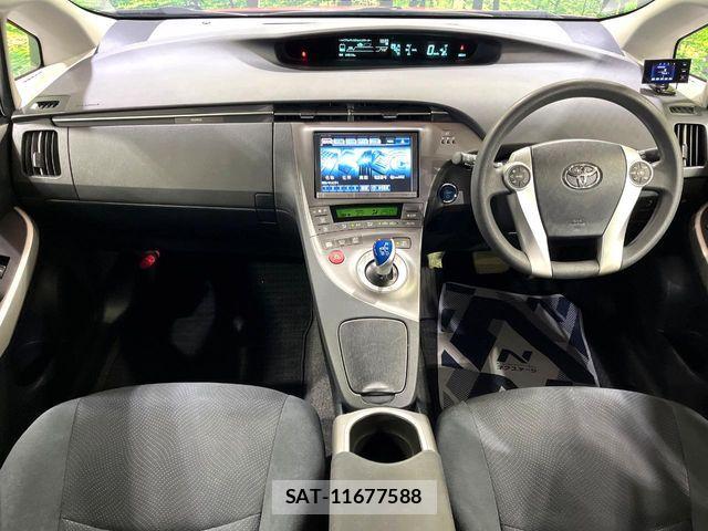 Toyota PRIUS 2014-03 8438736-1