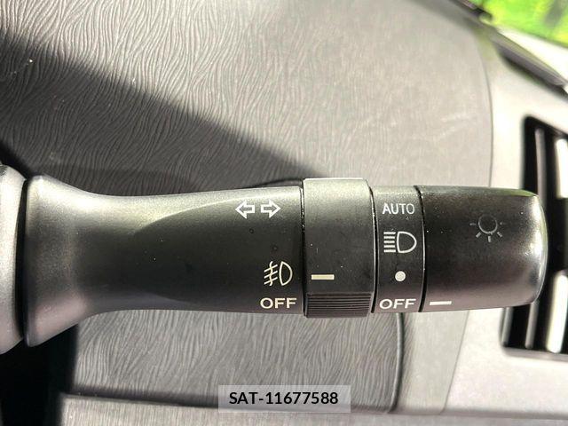 Toyota PRIUS 2014-03 8438736-6