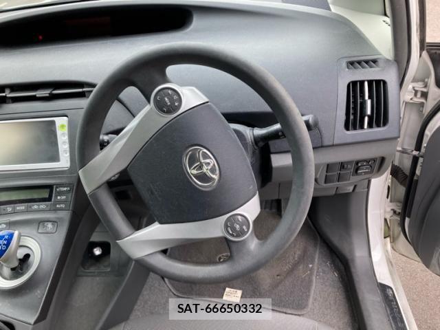 Toyota PRIUS 2011-09 8438742-10