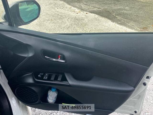 Toyota PRIUS 2019-07 8438734-11