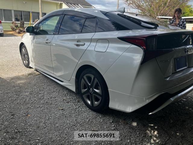 Toyota PRIUS 2019-07 8438734-6
