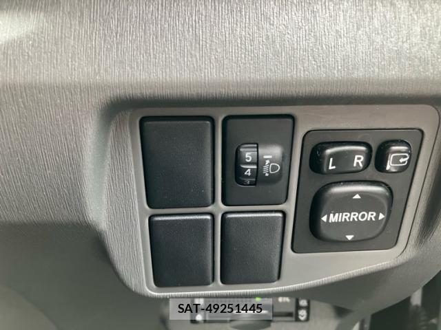 Toyota PRIUS 2011-02 8438716-12