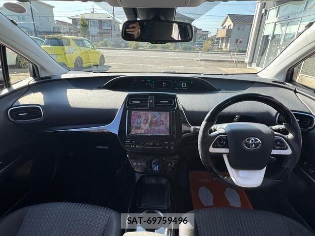 Toyota PRIUS 2016-06 8438735-1