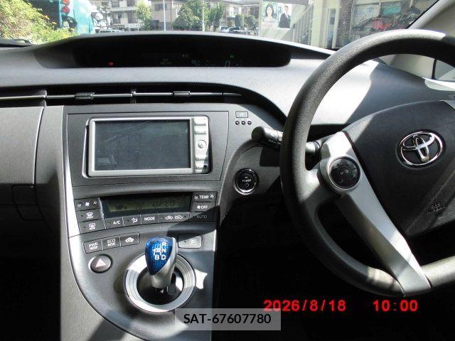 Toyota PRIUS 2010-08 8438629-10