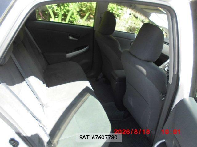 Toyota PRIUS 2010-08 8438629-12