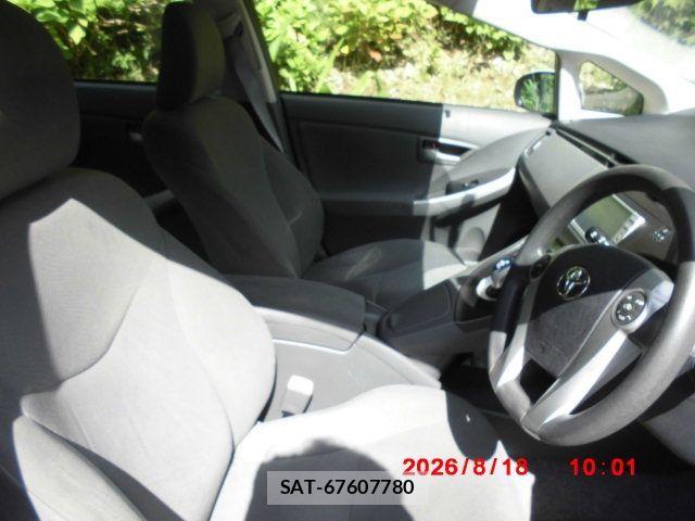 Toyota PRIUS 2010-08 8438629-13