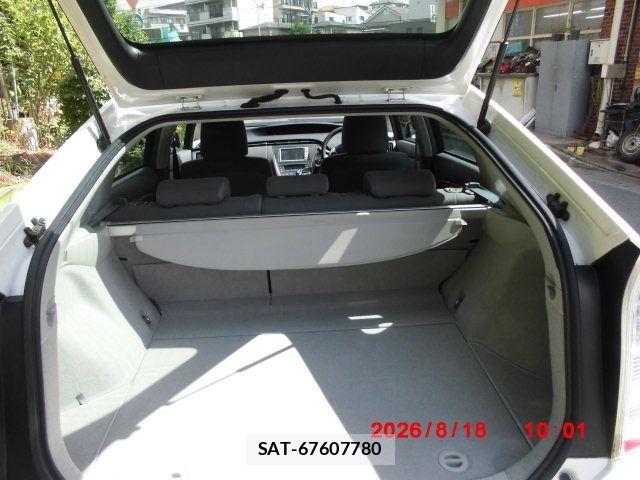 Toyota PRIUS 2010-08 8438629-14