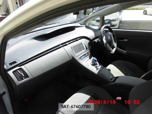 Toyota PRIUS 2010-08 8438629-16