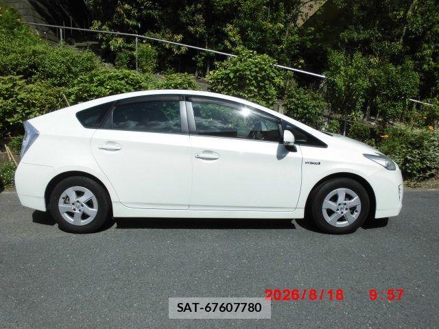 Toyota PRIUS 2010-08 8438629-3