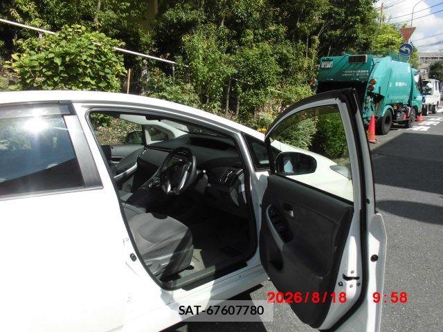Toyota PRIUS 2010-08 8438629-6