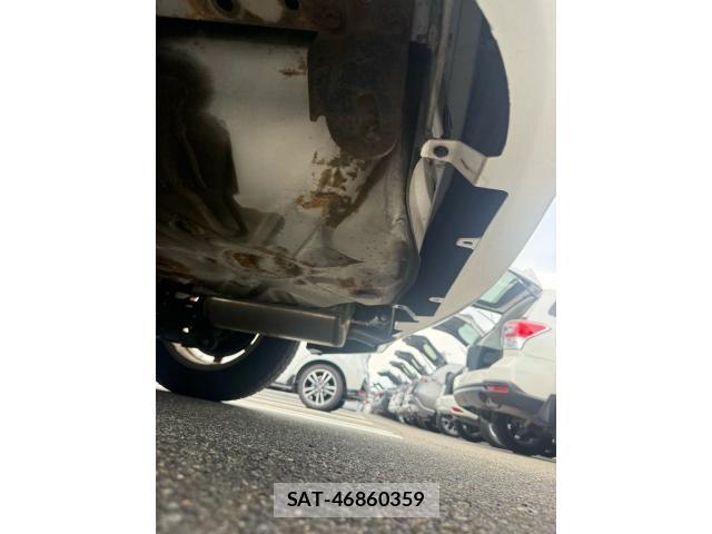 Toyota PRIUS 2014-07 8438738-12
