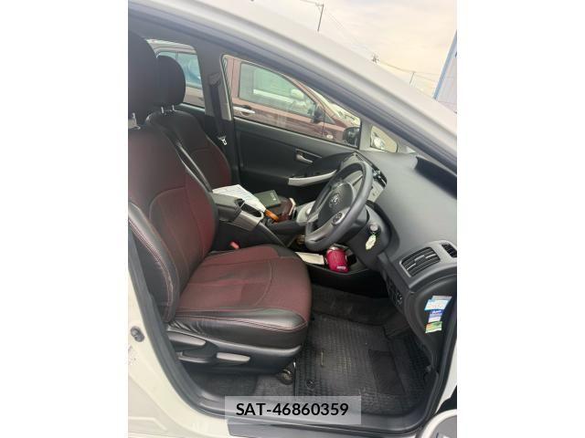 Toyota PRIUS 2014-07 8438738-14